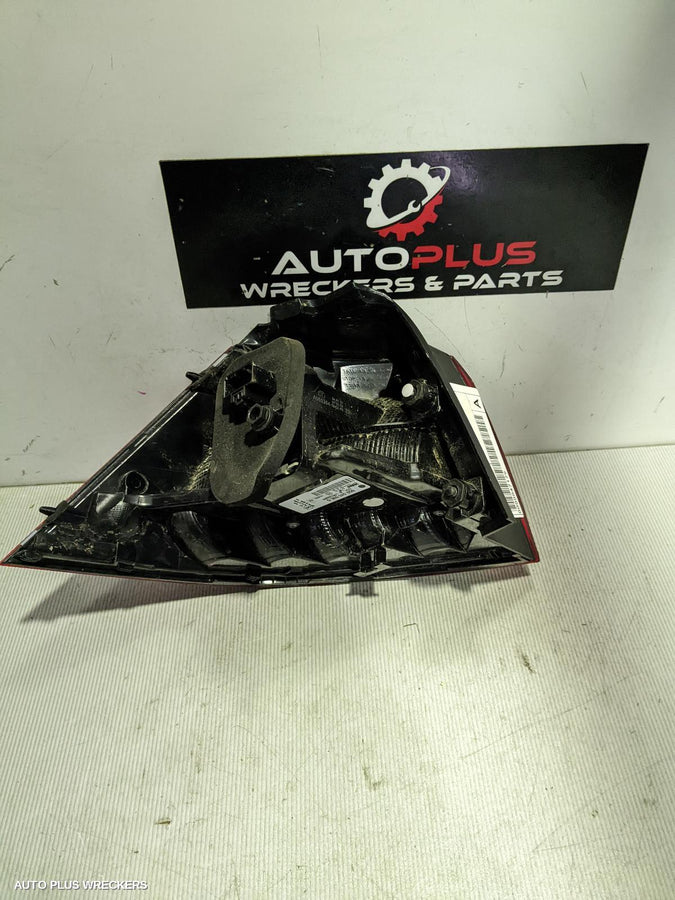 2017-2020 Volkswagen Golf Right Taillight