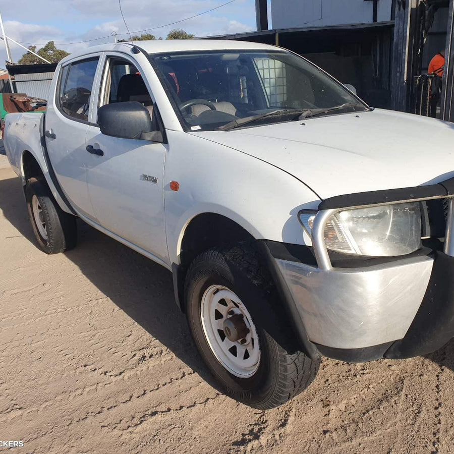 2008 Mitsubishi Triton Left Headlamp