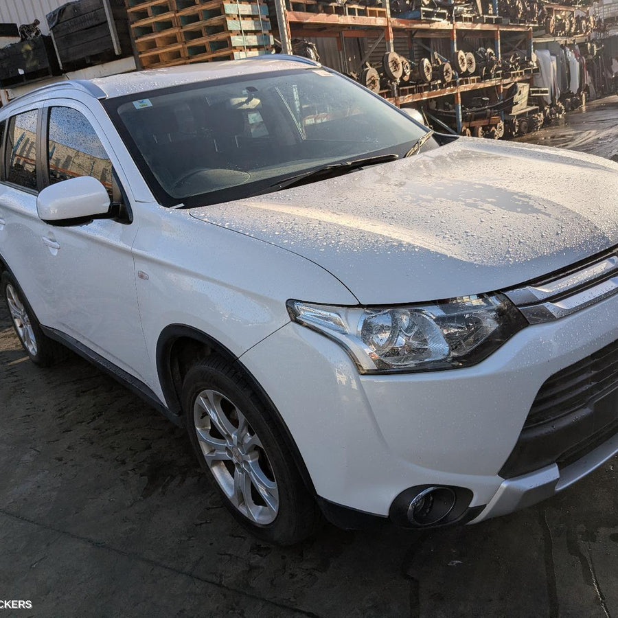 2012-2015 Mitsubishi Outlander Side Step Skirt