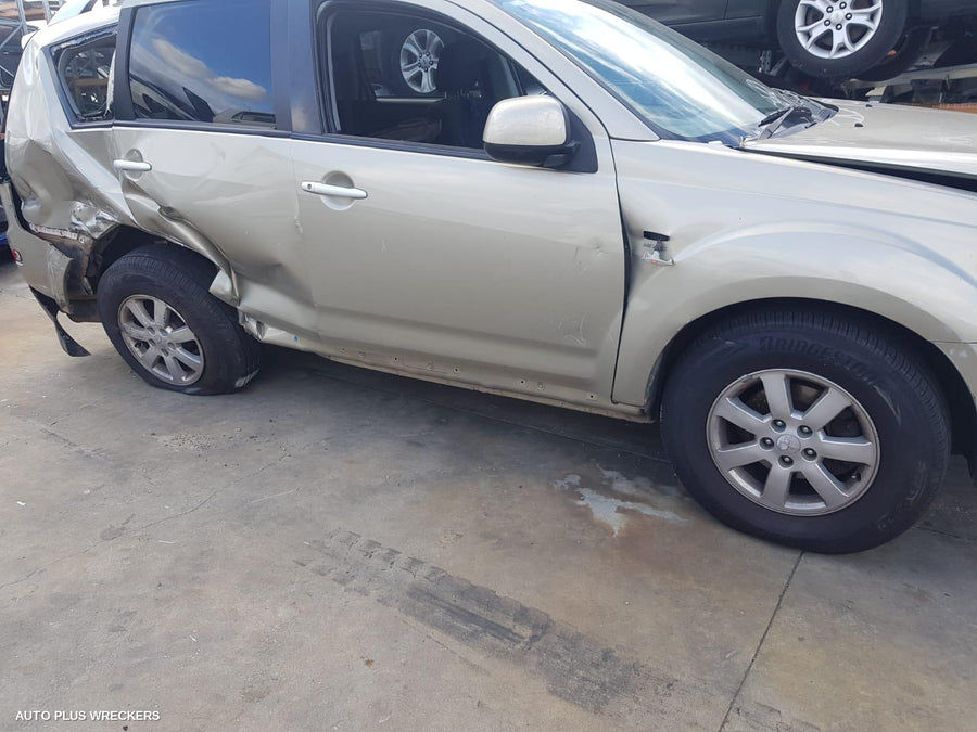 2009 Mitsubishi Outlander Rear Garnish