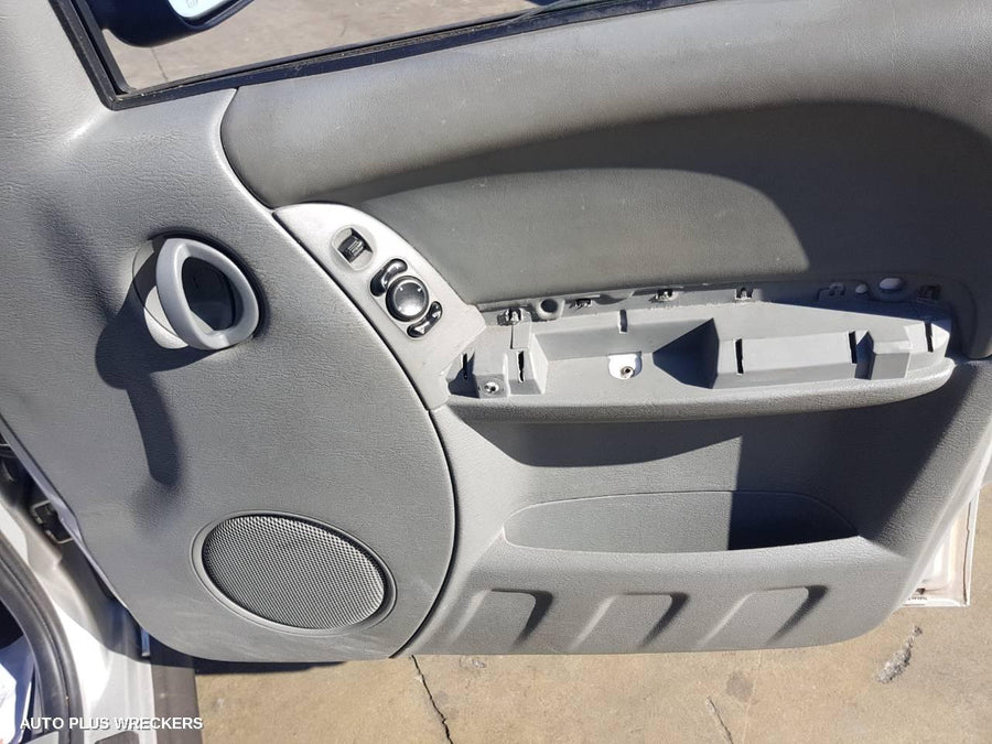 2005 Jeep Cherokee Left Front Door