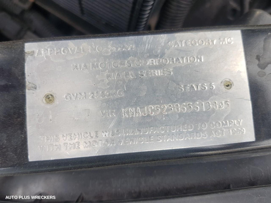 2007 Kia Sorento Left Guard