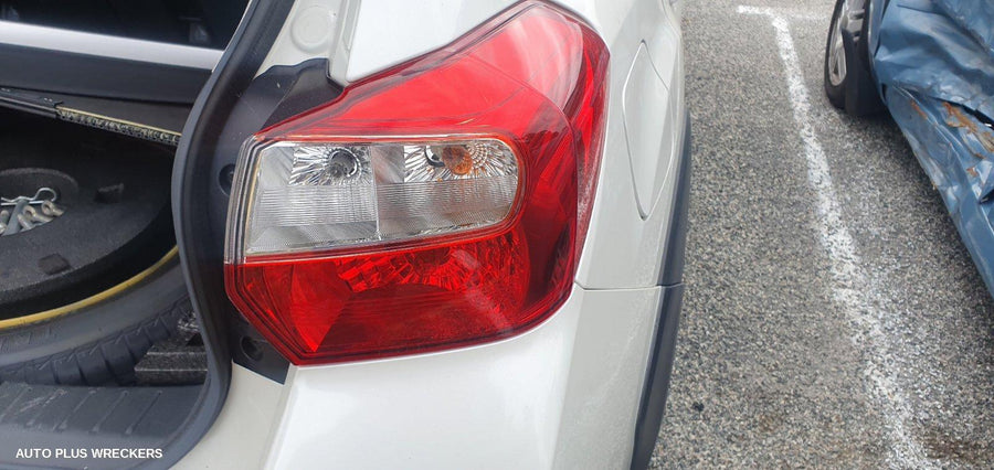 2011-2017 Subaru Xv Right Front Door Window