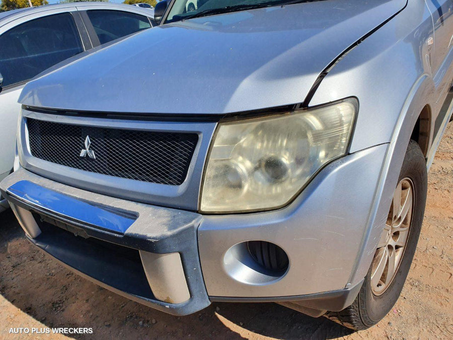 2007 Mitsubishi Pajero Bonnet Hinge Strut