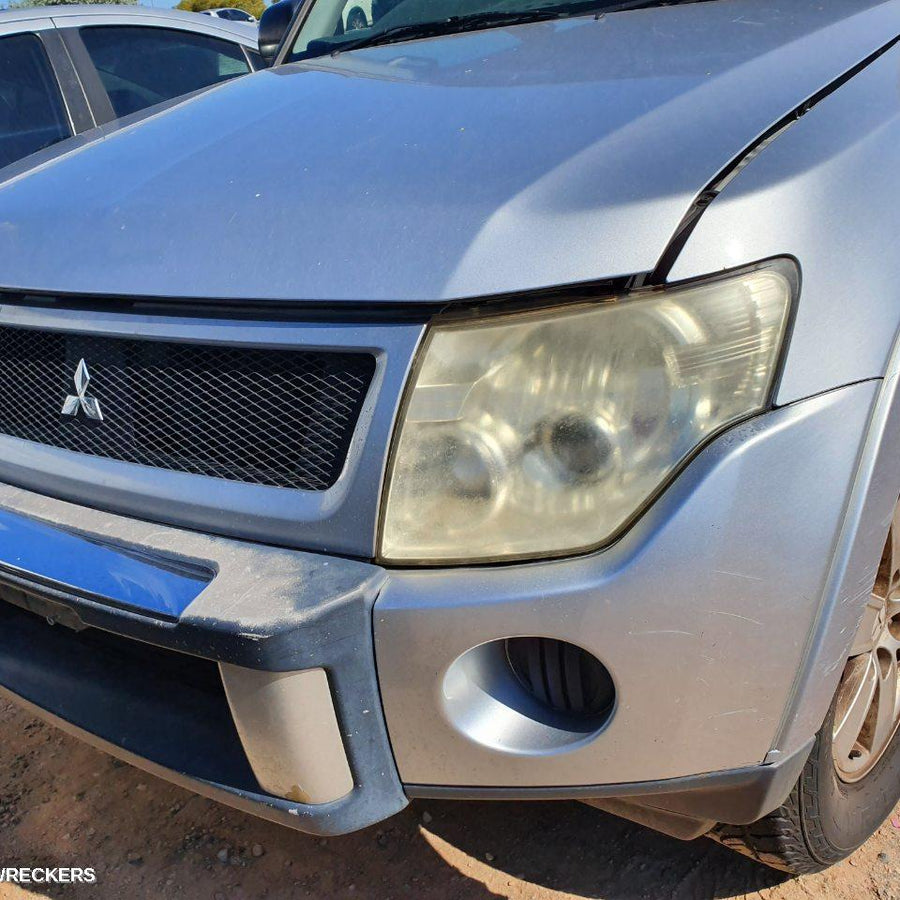 2007 Mitsubishi Pajero Bonnet Hinge Strut