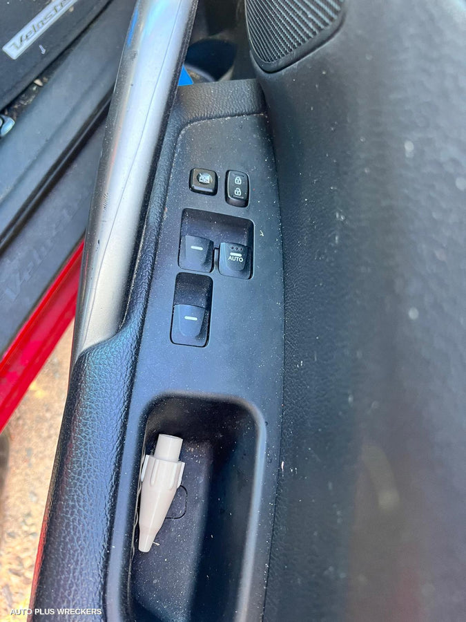 2013 Hyundai Veloster Left Driveshaft