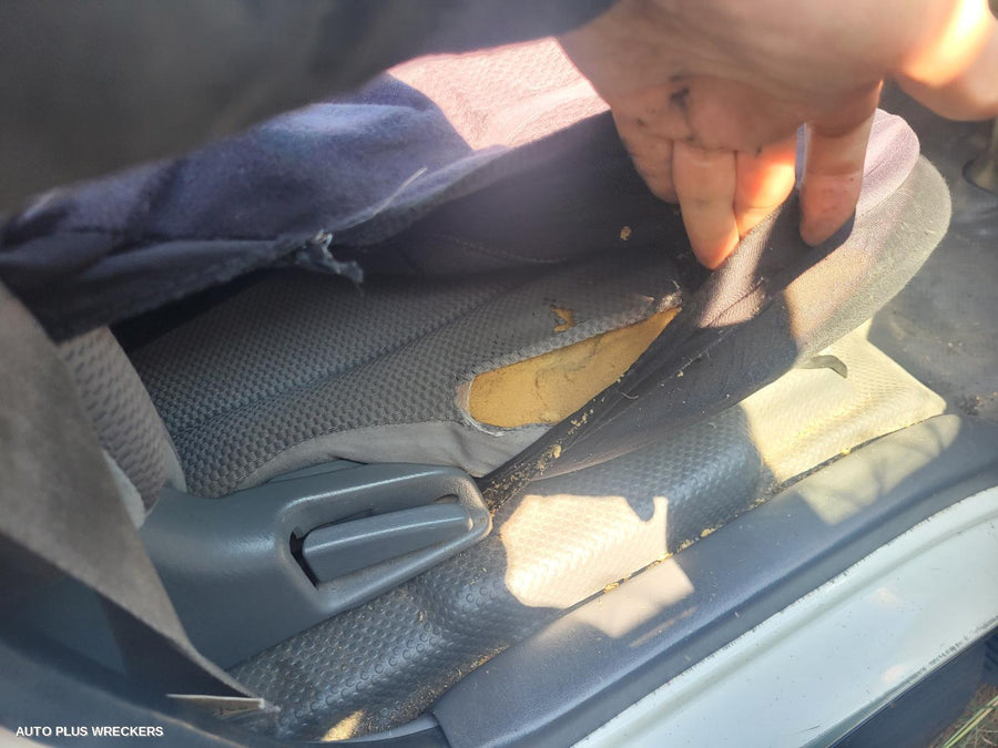 2006 Toyota Hiace Left Front Door