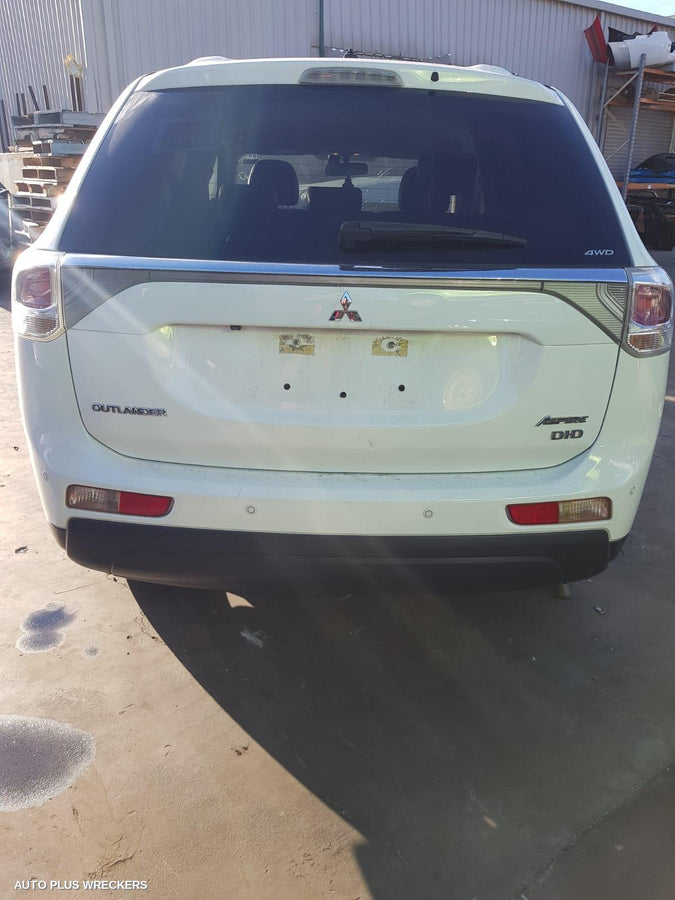 2013 Mitsubishi Outlander Left Rear Door Window