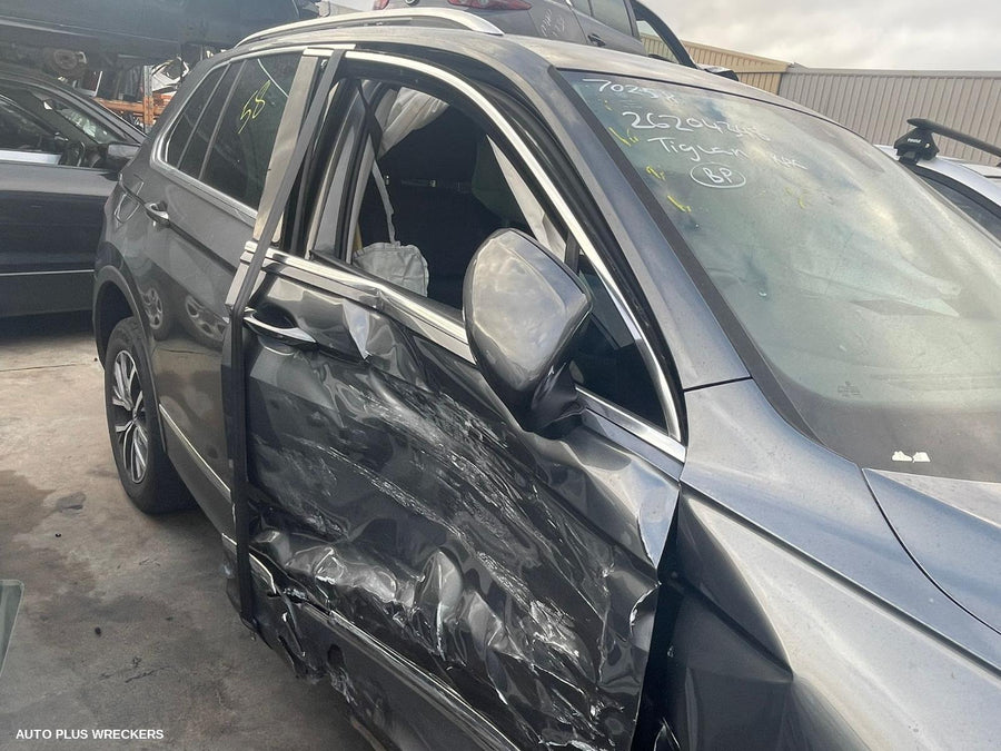 2018 Volkswagen Tiguan Engine