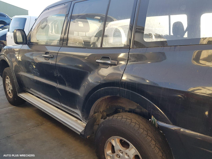 2004 Mitsubishi Pajero Left Rear Door Sliding
