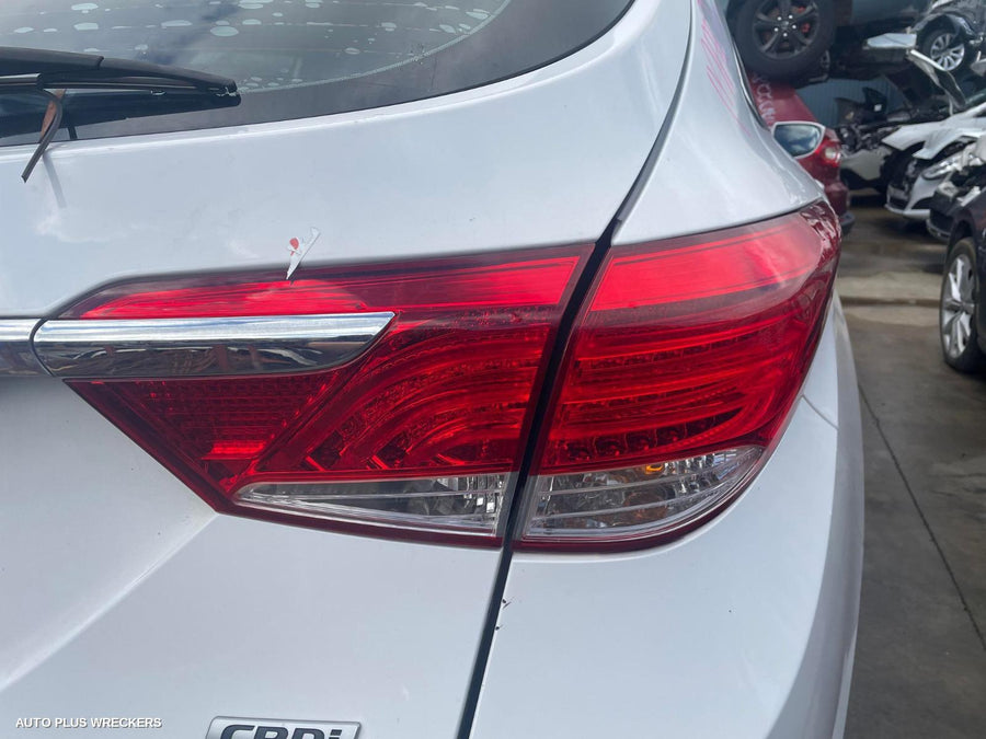 2014 Hyundai I40 Left Front Door Window