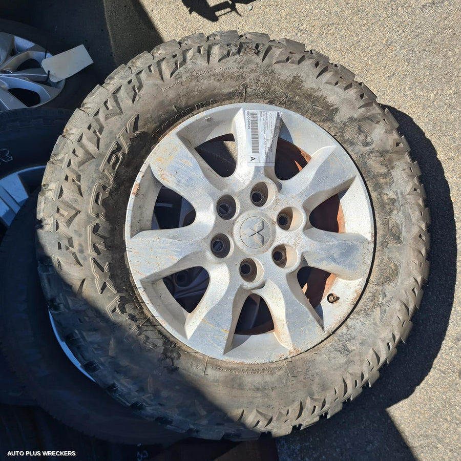 2011 Mitsubishi Pajero Wheel Mag