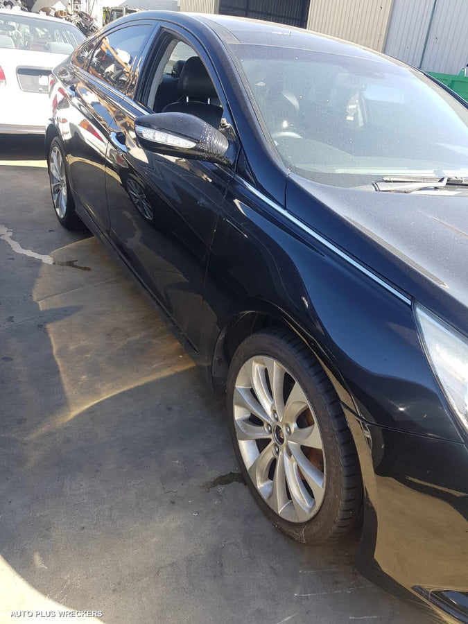 2010 Hyundai I45 Right Rear Door Window