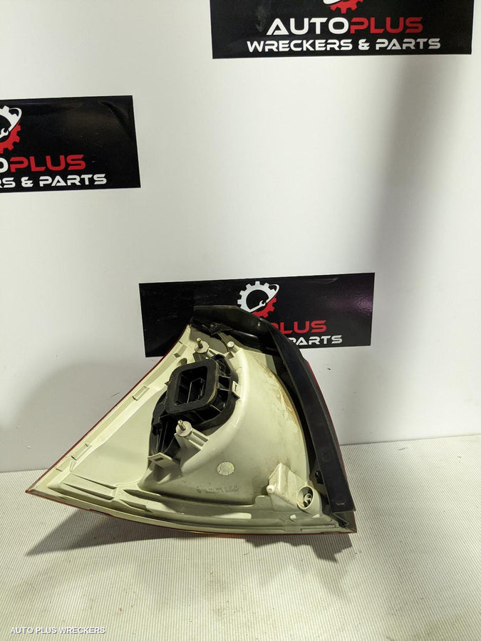 2006 Volkswagen Golf Right Taillight