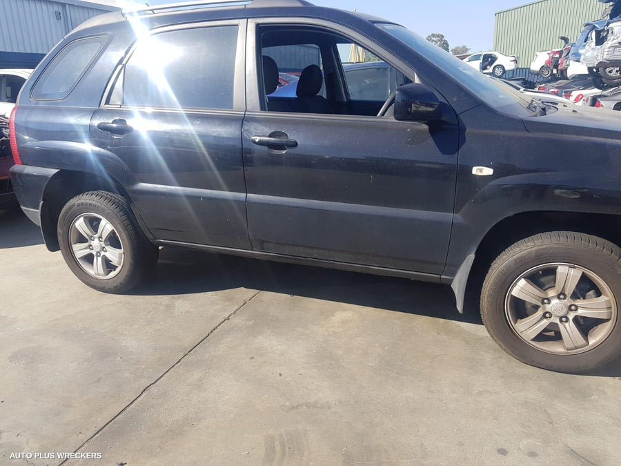 2009 Kia Sportage Grille