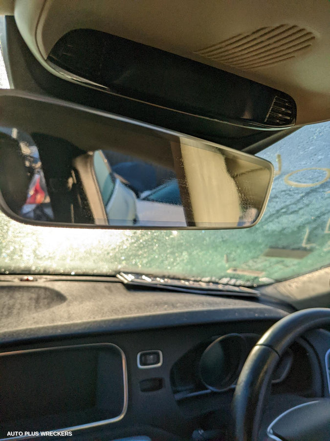 2016 Volvo S40 Left Front Door