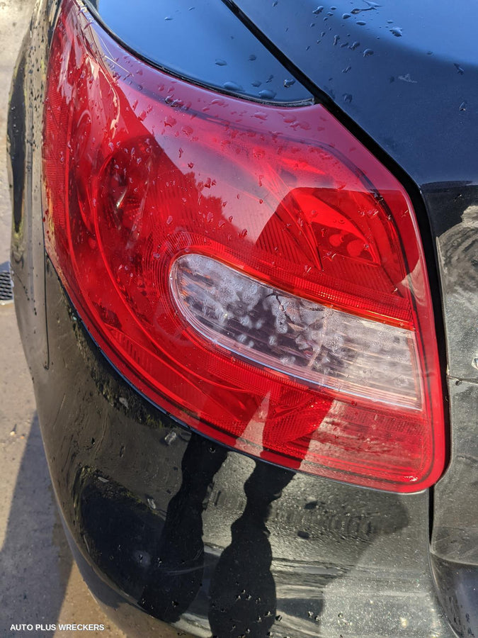 2010 Suzuki Kizashi Left Taillight