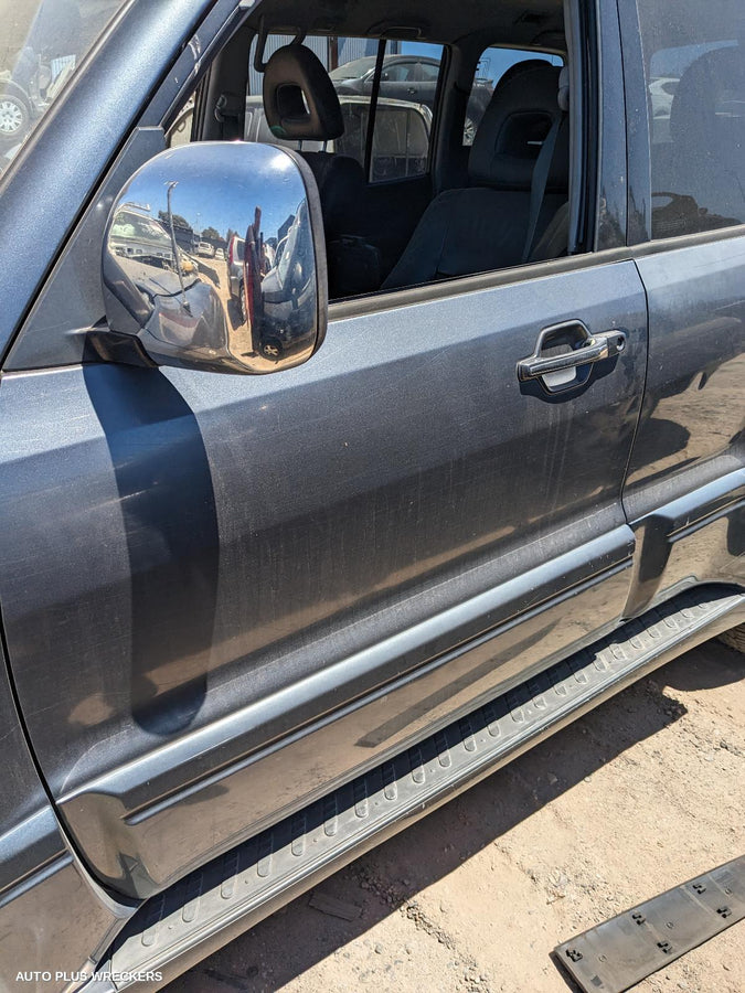 2005 Mitsubishi Pajero Right Front Door Window