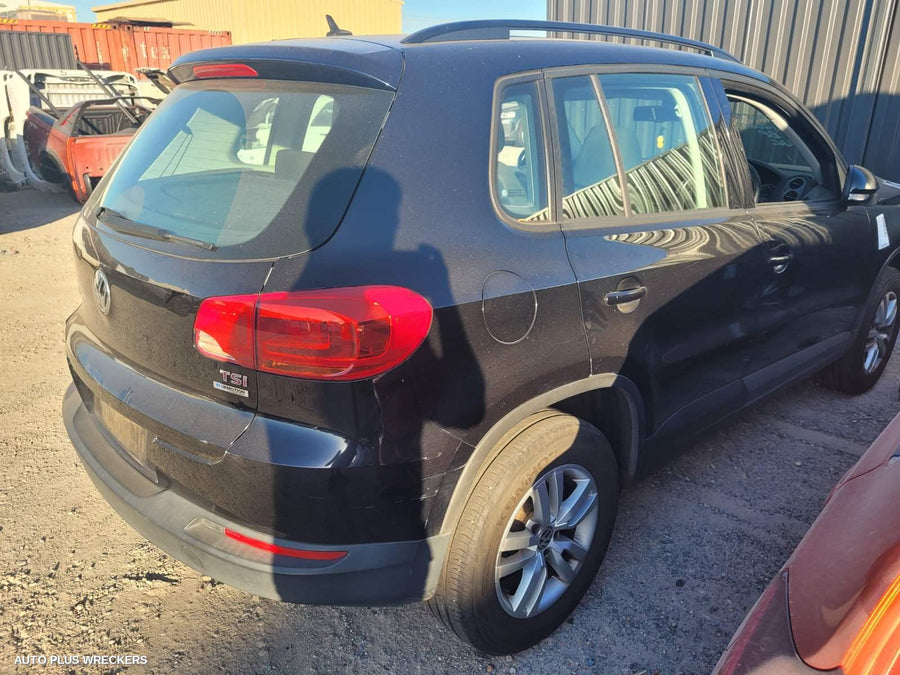 2012 Volkswagen Tiguan Right Rear Door Sliding