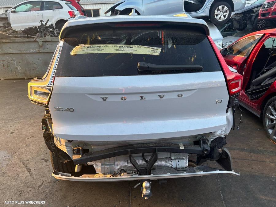 2022 Volvo Xc40 Column