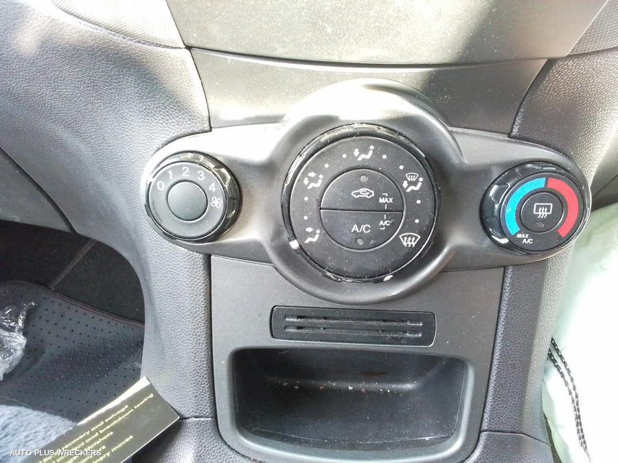 2014 Ford Fiesta Left Driveshaft