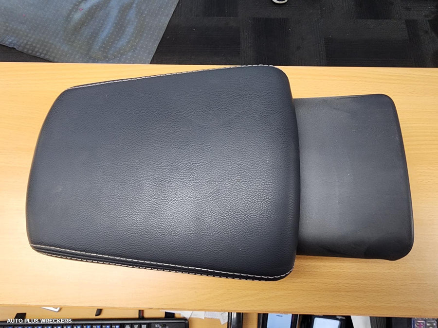 2017-2026 Mitsubishi Eclipse Cross Console