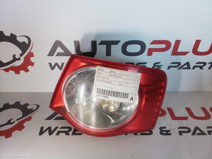 2010 Volkswagen Jetta Right Taillight