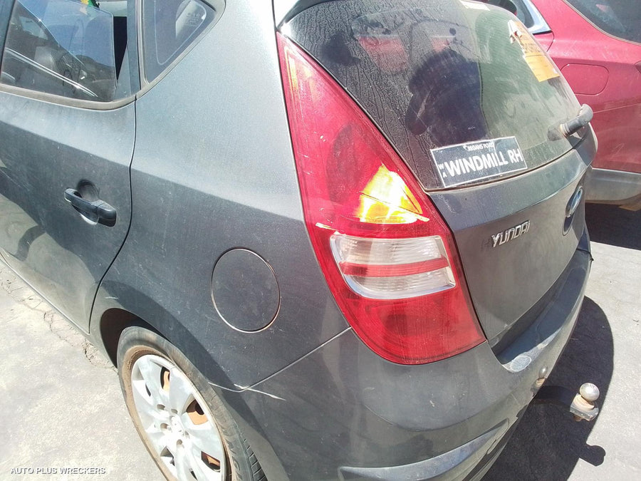 2008 HYUNDAI I30 LEFT FRONT DOOR WINDOW