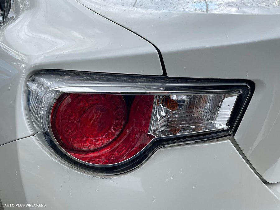 2013 Toyota 86 Left Front Door