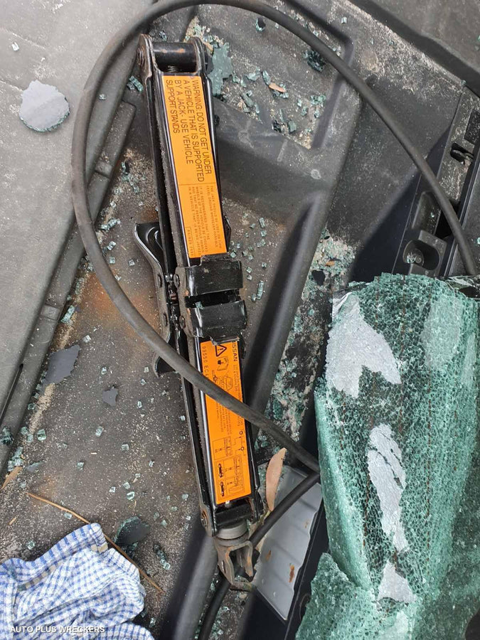 2006 Nissan Pathfinder Sunvisor