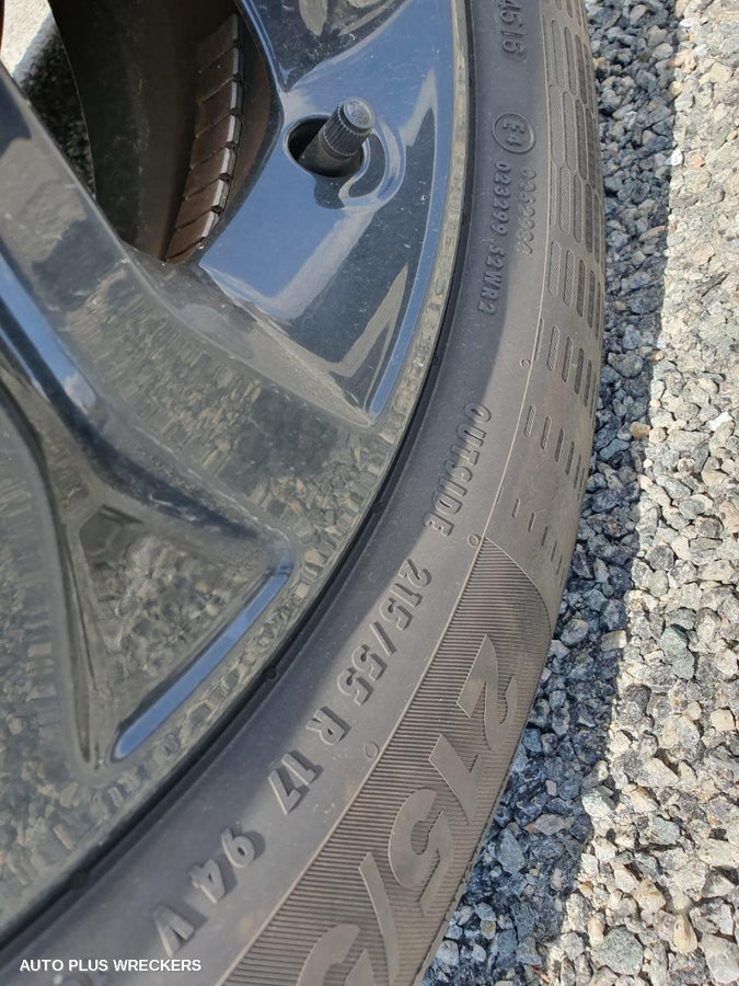 2017 Suzuki Vitara Column