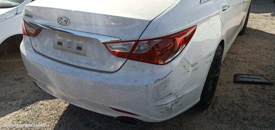 2011 Hyundai I45 Rear Garnish