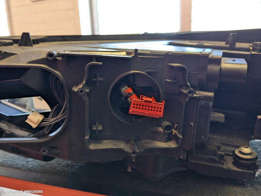 2015-2019 Volkswagen Passat Right Headlamp