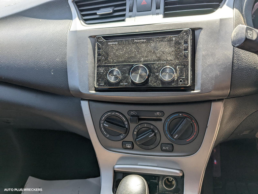 2013 Nissan Pulsar Grille