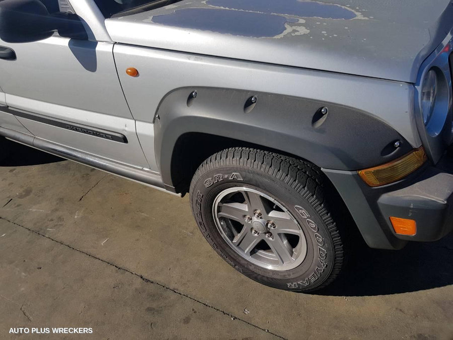 2005 Jeep Cherokee Left Front Door