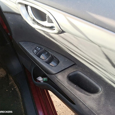 2014 Nissan Pulsar Door Handle