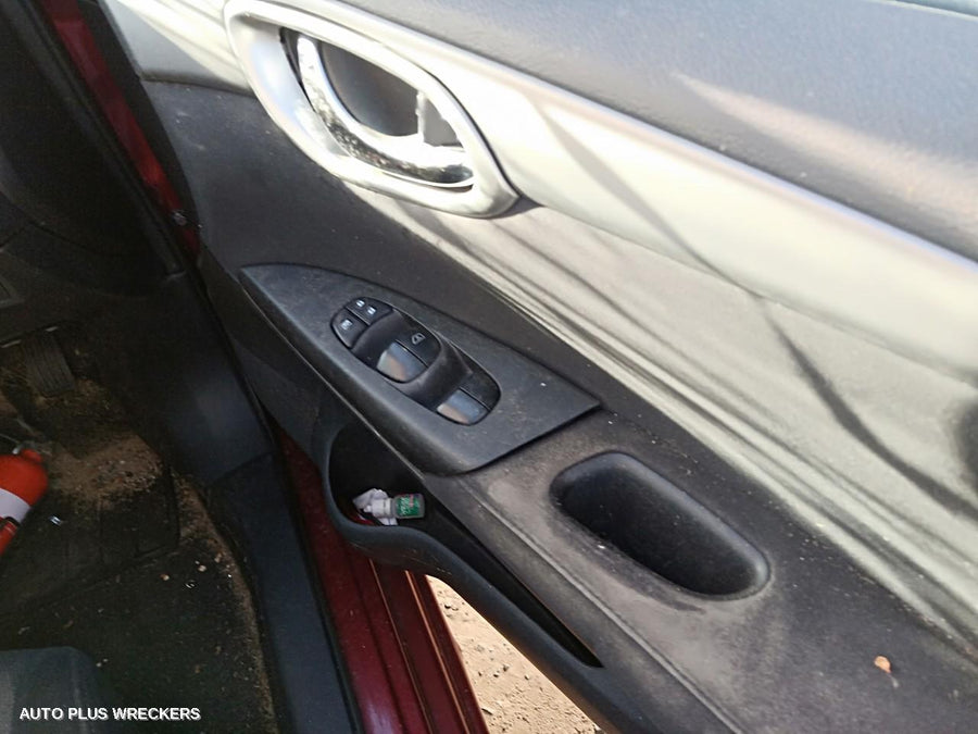 2014 Nissan Pulsar Door Handle