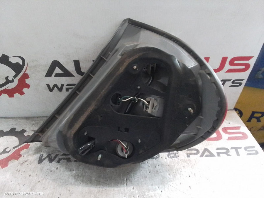 2005 Toyota Camry Left Taillight