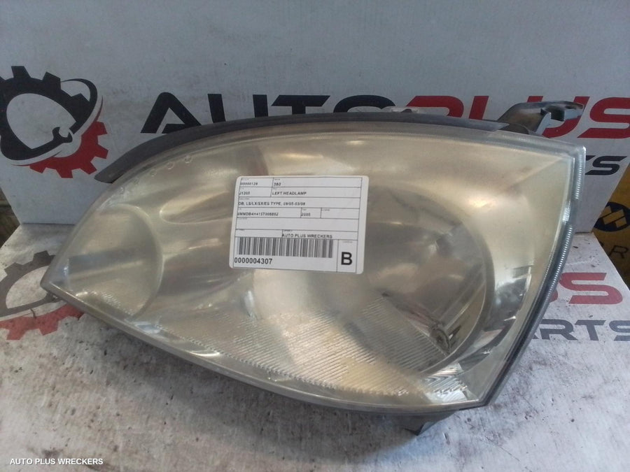 2005 Mitsubishi 380 Left Headlamp