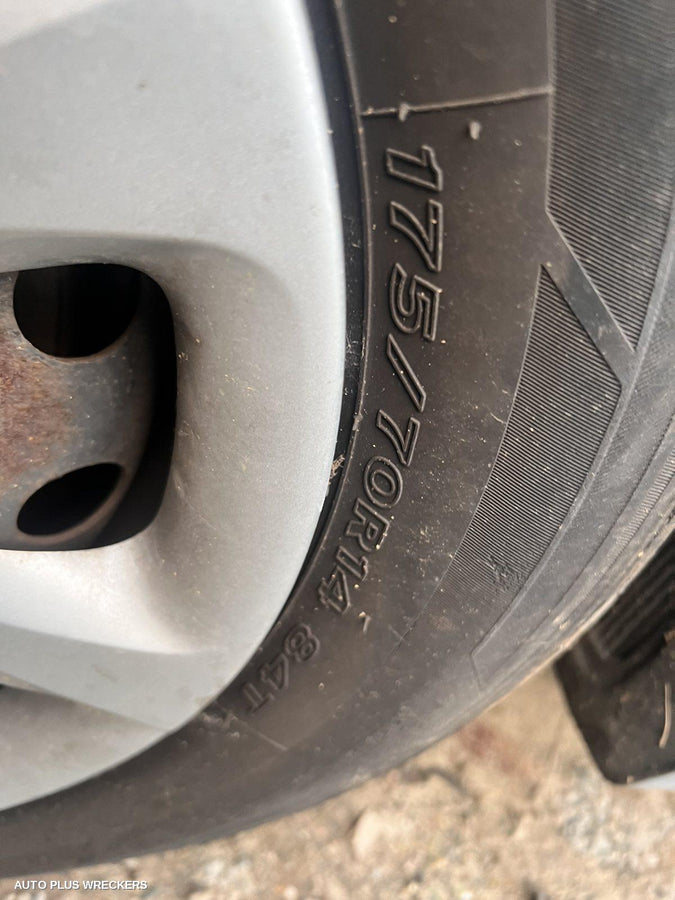 2011 Hyundai Accent Alternator