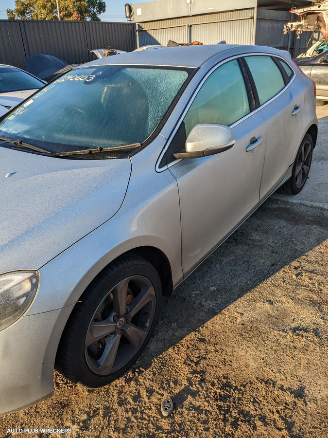 2016 Volvo S40 Right Rear Door Sliding