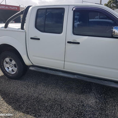 2006 Nissan Navara Right Front Door Window
