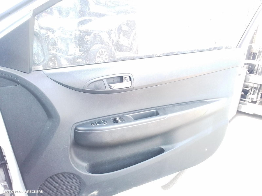 2013 Hyundai I20 Left Front Door