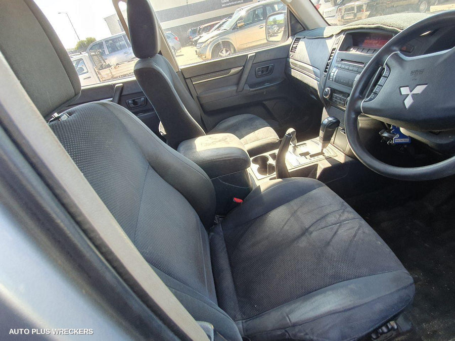 2007 Mitsubishi Pajero Right Front Door Window