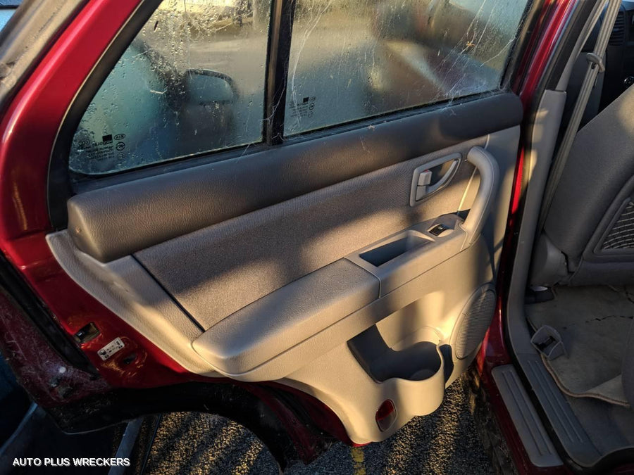 2004 Kia Sorento Left Taillight