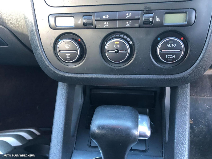 2006 Volkswagen Jetta Left Guard