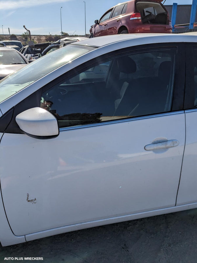 2015 Nissan Pulsar Bonnet Hinge Strut