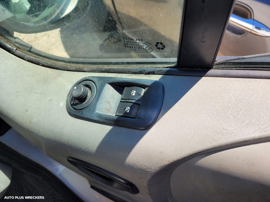 2014 Renault Trafic Left Front Door