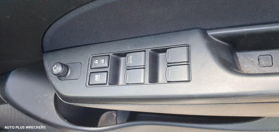 2014 Suzuki Swift Left Front Door Window