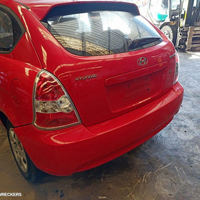 2006 Hyundai Accent Left Front Door